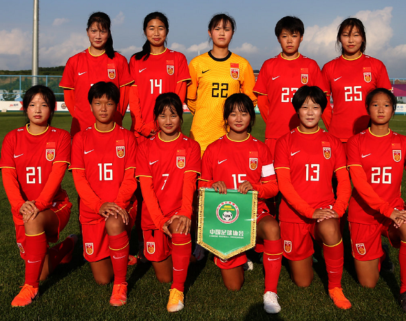 团结奋斗，中国国足女队在比赛中获得胜利的简单介绍