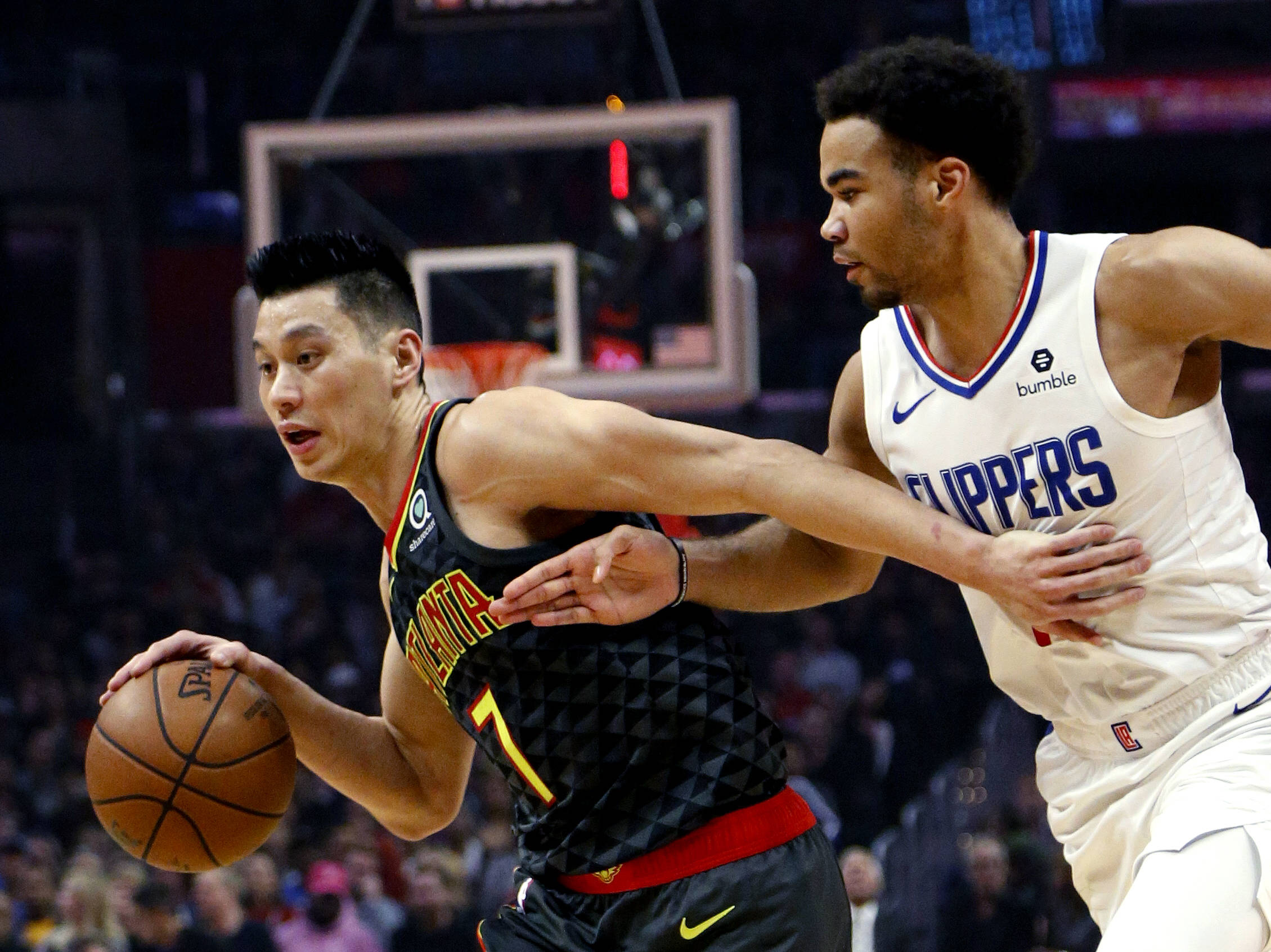 快船主场大胜老鹰,保持不败 快船主场大胜老鹰,保持不败