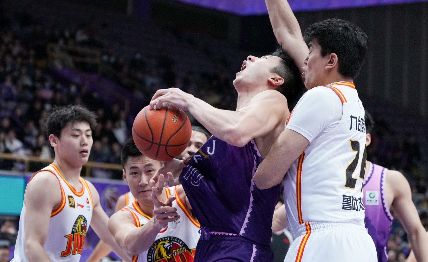 关于浙江男篮遭遇强手,苦战不懈的信息 关于浙江男篮遭遇强手,苦战不懈的信息