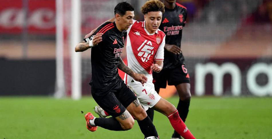 摩纳哥球员接受训练备战欧冠比赛 摩纳哥球员接受训练备战欧冠比赛