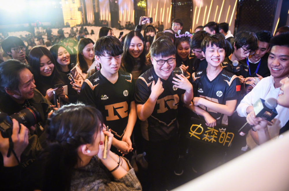 G2碾压EDG，Uzi成为全场焦点淘汰赛2:0（洛杉矶）