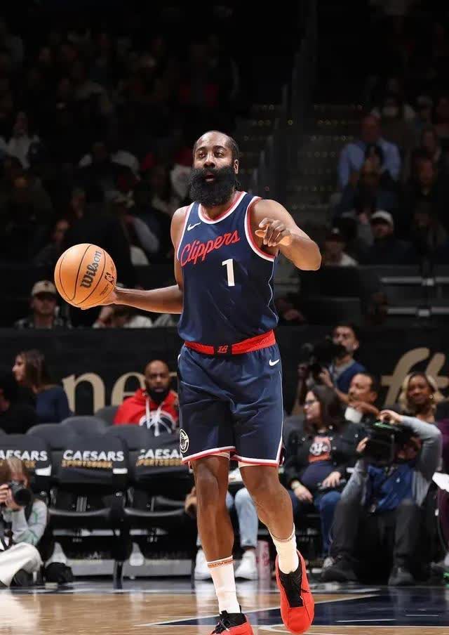 开云体育-包含灰熊绝地反击奇才,西蒙斯爆发神勇的词条