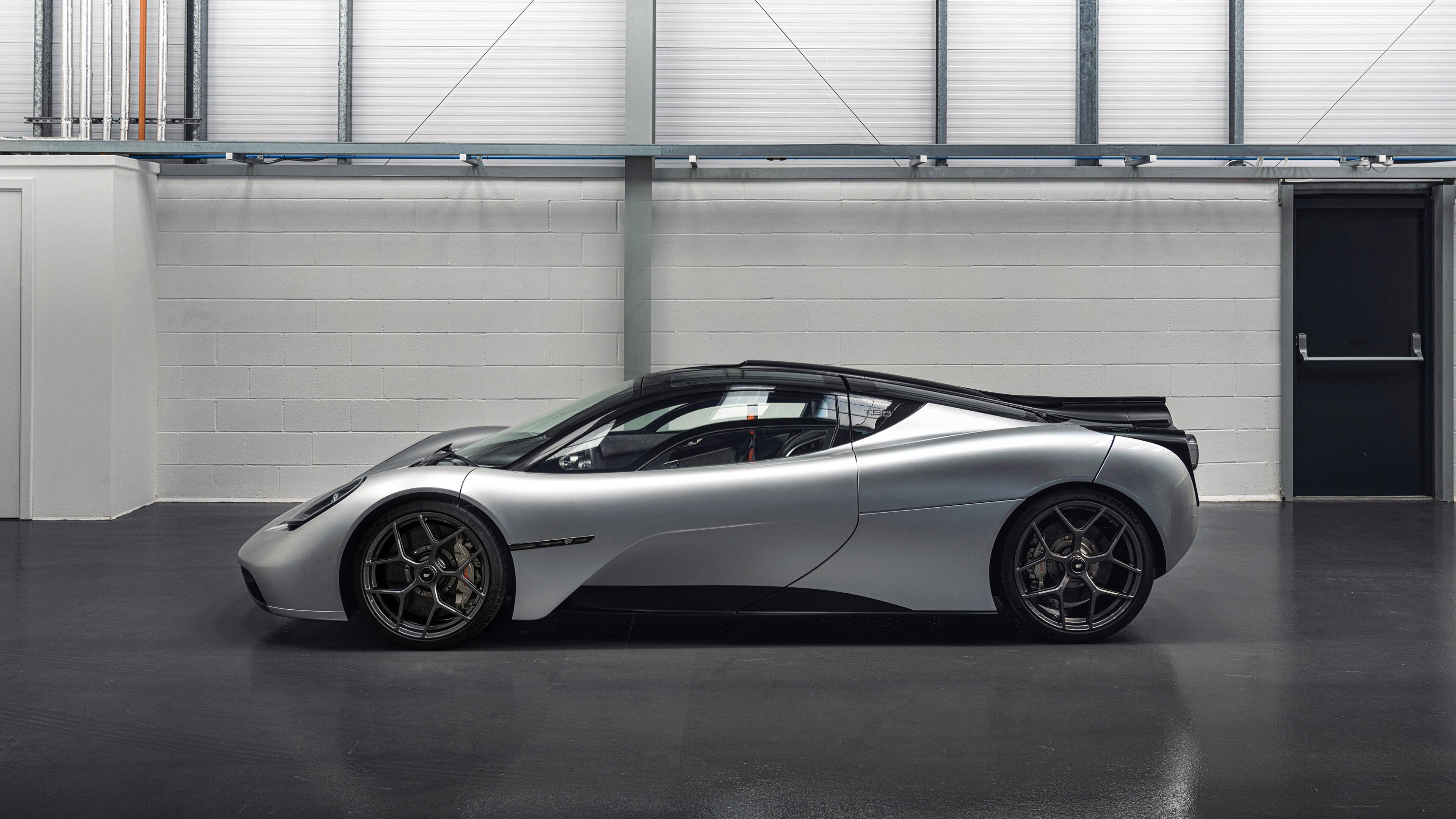 开云体育入口-库里的烟花与布克的寒光,篮球世界的AB面